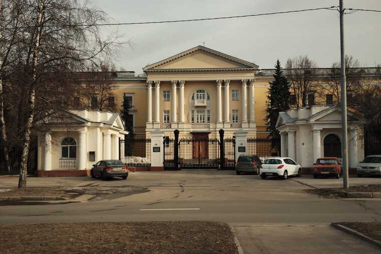 В Москве неизвестные проникли на территорию Физического института имени Лебедева и вынесли ценное оборудование.